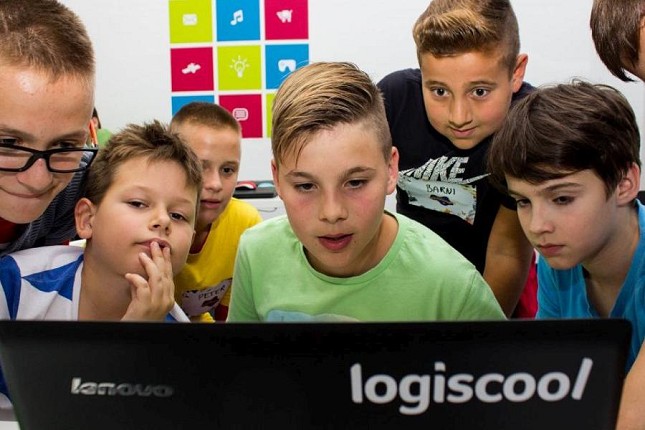 Otvorite vrata budućnosti: besplatan čas programiranja za vaše dete u "Logiscool"
