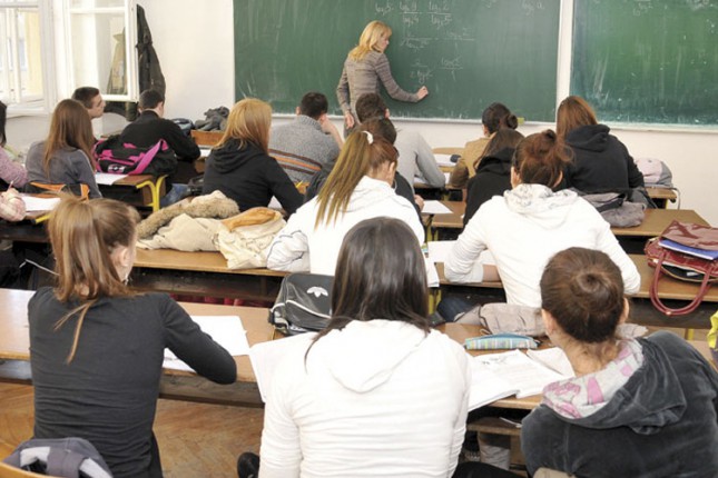 Đaci ponovo u klupama