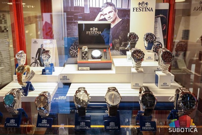 Neodoljiva ponuda - rasprodaja satova i nakita u prodavnici "Romansson"