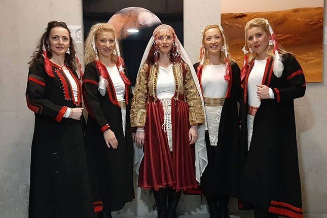 Večeras nastupi kulturno-umetničkih društava, solisti i pevačke grupe - umesto "Pilota" grupa "Vrelo"