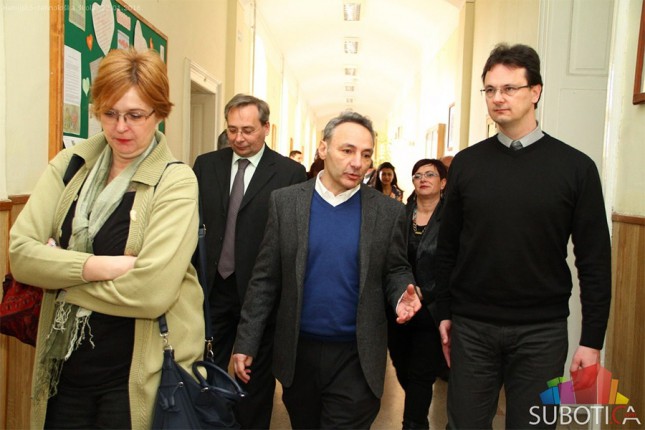 Ministar Verbić posetio Hemijsko-tehnološku školu