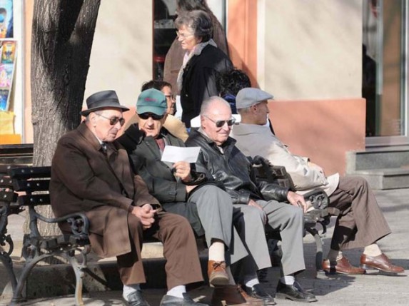 Počelo snabdevanje penzionera namirnicama