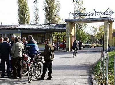 Otpremnine dolaze, carstvo propada