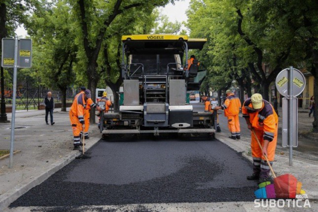 Nastavljena obnova saobraćajnica, do kraja godine urediće se i biciklistička staza u Aleksandrovu