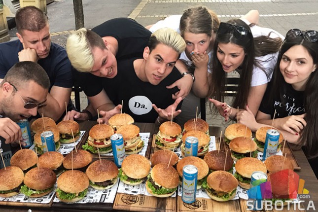 "Stuberi" smazali 50 burgera