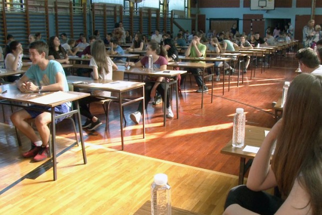 Najteže prošlo - maturanti polagali test iz matematike