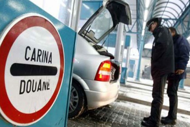 Carinik i policajac uhapšeni zbog mita