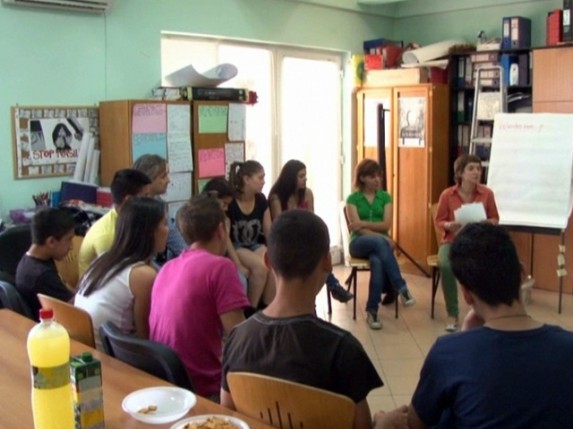 Projekat: ”Jačanje romskih srednjeoškolaca za aktivno uključivanje u društvo”