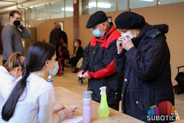 Počela revakcinacija Fajzerovom vakcinom