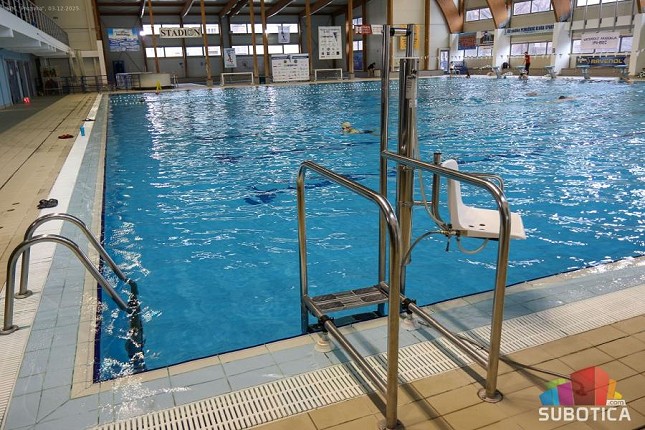 SRC „Prozivka“ ugradio hidrauličnu stolicu za osobe sa invaliditetom za veliki bazen