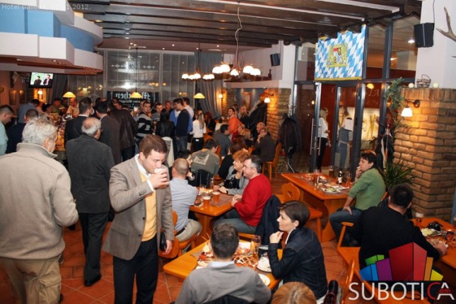 "Happy Hour" u bavarskoj pivnici "Minhen"
