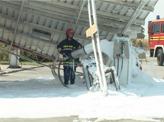 Kamion udario u benzisku stanicu