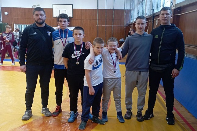 Rvanje: Tri medalje za Spartak na "Trofeju Zmaja“