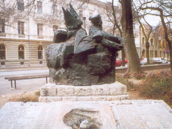 Nebriga o spomeniku "Njihovoj vernosti"