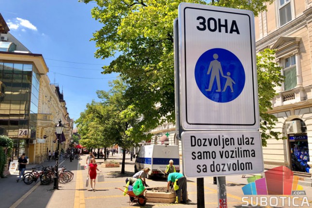 Uskoro potapajući stubovi na početku pešačke zone