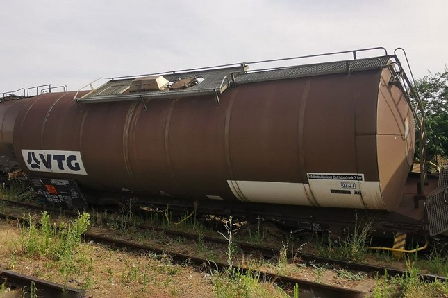 Dve cisterne iskliznule sa šina, nema curenja