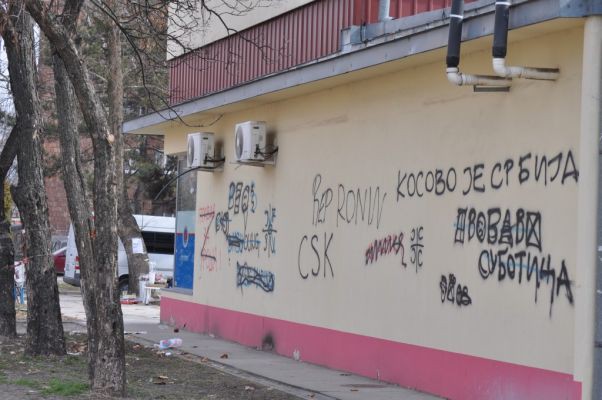 Navijački grafiti koji vizuelno uništavaju naš grad