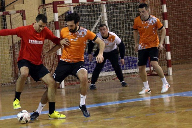 Nastavlja se 48. Novogodišnji turnir u malom fudbalu, u nedelju poslednje kolo grupne faze