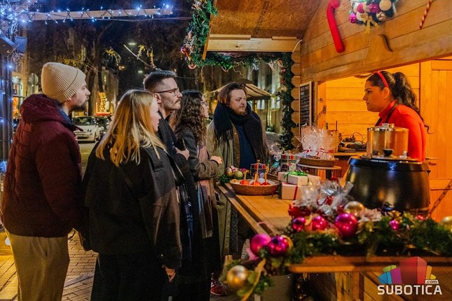 Božićna market-kućica "Mali trg" - mesto za trenutke uživanja