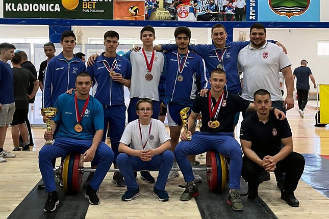 Dizanje tegova: Spartak juniorski ekipni prvak države