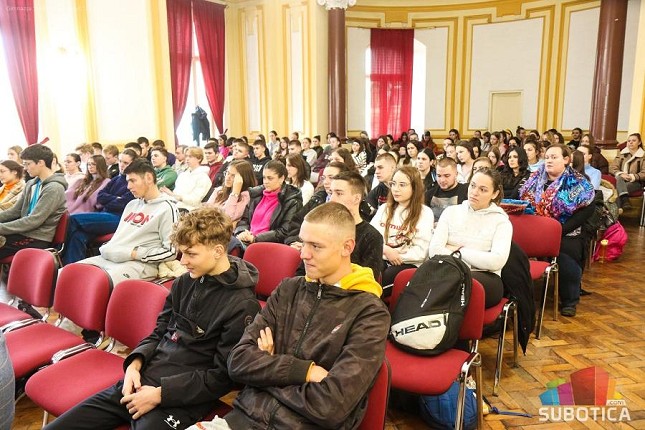 Kako da mladi brže i lakše pronađu posao?