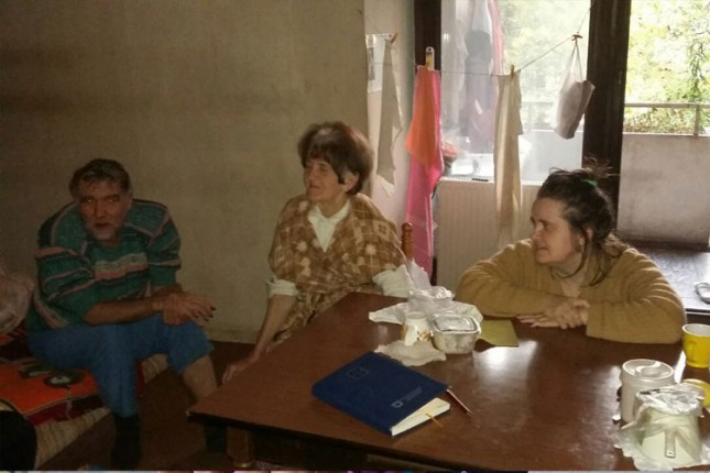 Starica i njena bolesna deca od avgusta bez struje zbog duga