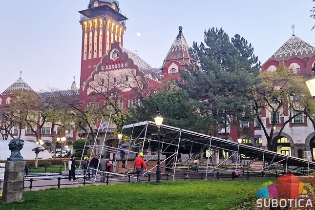 Duh novogodišnjih i božićnih praznika stiže u grad - rasveta će zasijati 4. decembra