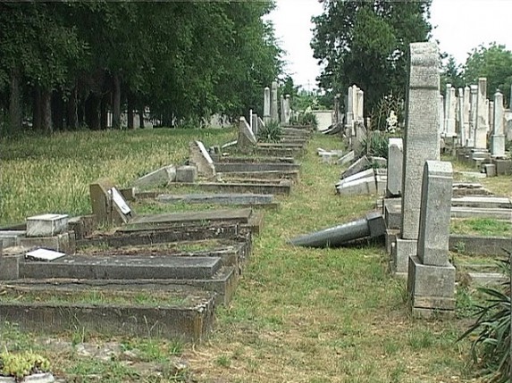 Ambasador Izraela osudio vandalizam na Jevrejskom groblju