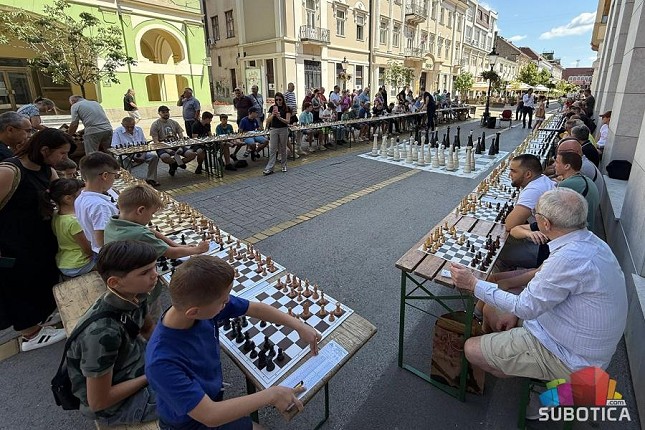 Praznik šaha u našem gradu: velemajstor Inđić igrao simultanku na 64 table