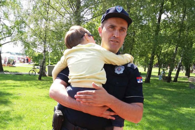 Policajci sa Palića izgubljenog četvorogodišnjeg dečaka spojili sa porodicom