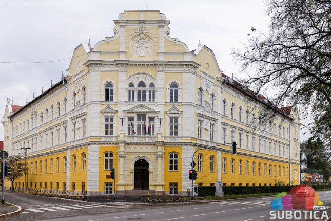 Srednjoškolci u Vojvodini od ponedeljka na "daljinskoj" nastavi