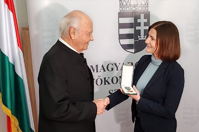 Zvonko Bogdan odlikovan od mađarskog predsednika za dostignuća u umetničkom stvaralaštvu