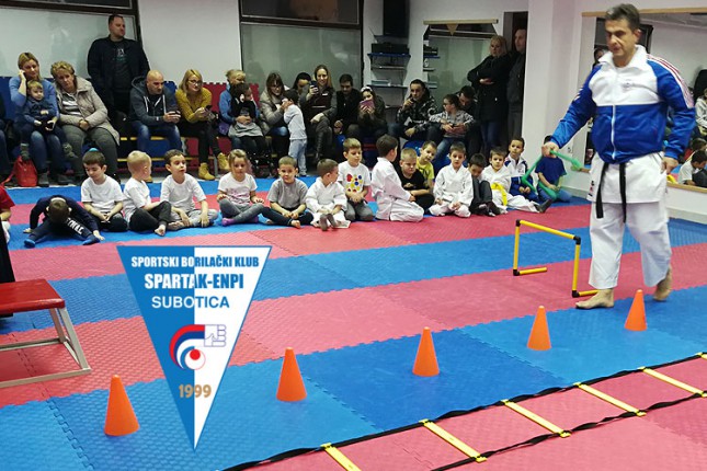 U toku upis novih članova u školu karatea SBK "Spartak-Enpi"