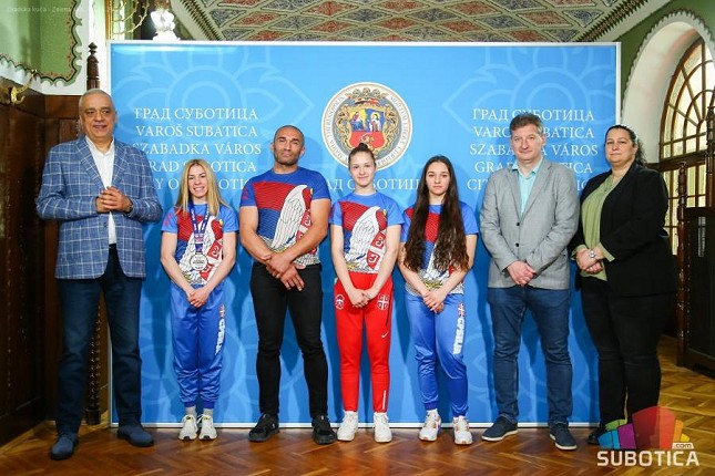 Vicešampionka Evrope u boksu Kristina Nađ Varga na prijemu kod gradonačelnika Bakića