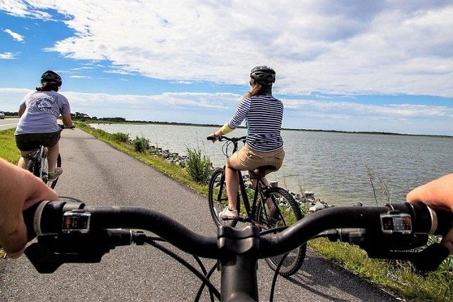 Počeo 6. festival "Sport za sve" - grupna vožnja rolerima i biciklom, vežbanje na otvorenom, šetnja i penjanje na veštačkoj steni