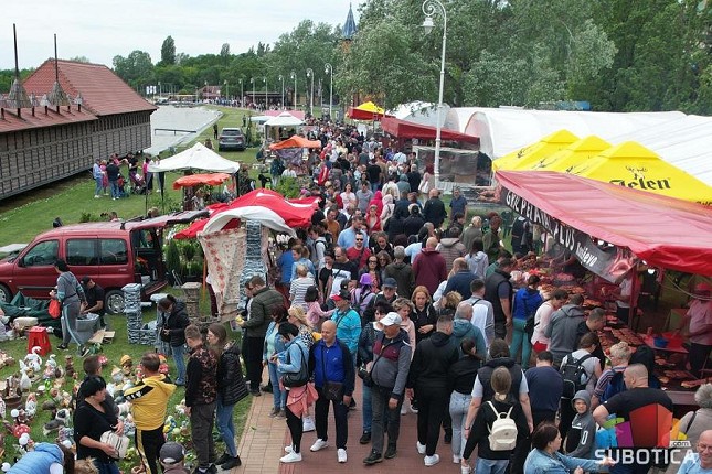 Do podneva Prvomajski uranak imao oko šest hiljada posetilaca
