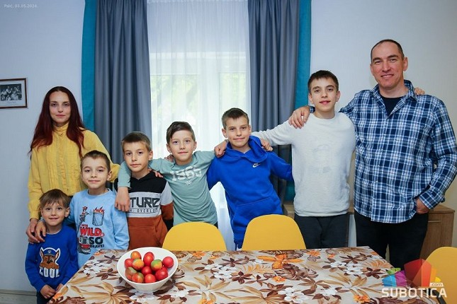 Ćupići u duhu pravoslavlja podižu i vaspitaju šest sinova