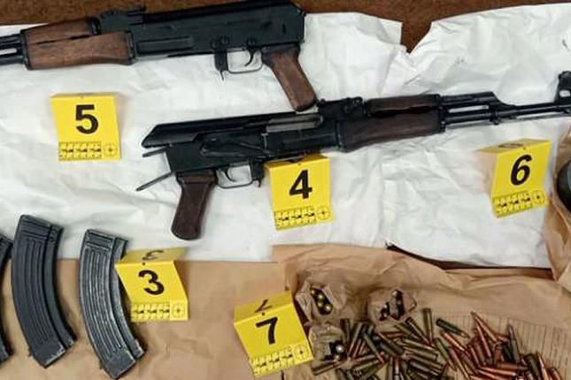 U automobilu policija pronašla dva "kalašnjikova", uhapšen vozač