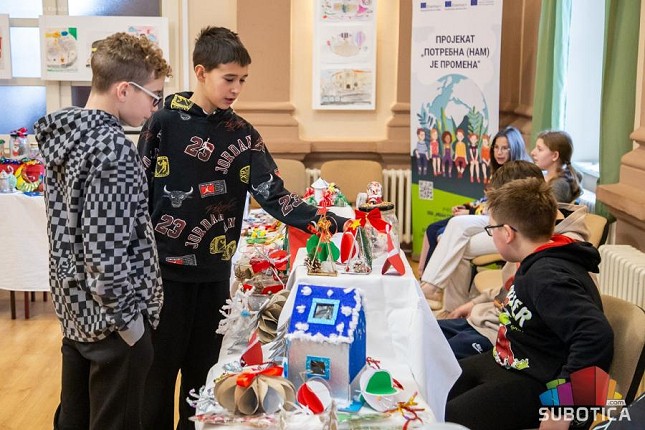 Učenici OŠ „Ivan Goran Kovačić“ spojili maštu i humanost na novogodišnjem vašaru