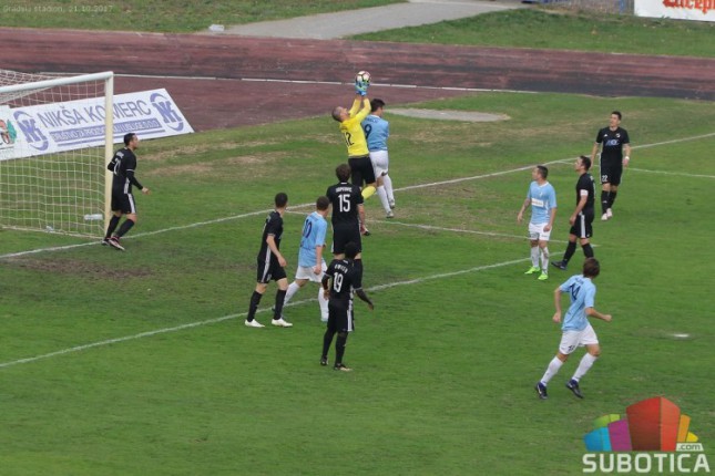 Fudbal: Mirovale mreže na meču Spartaka i Čukaričkog