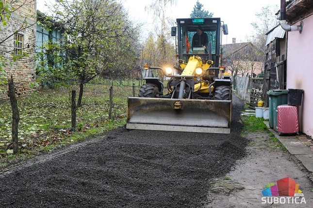 Slepi krak Lošinjske ulice nasut grebanim asfaltom