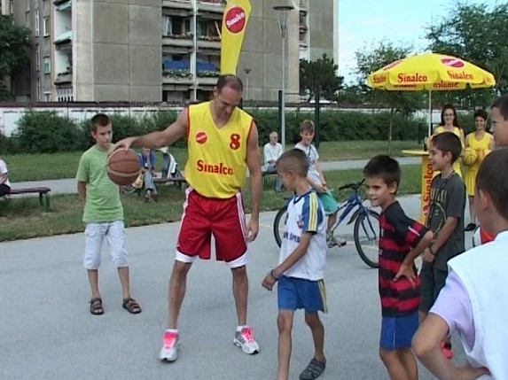 Novi sportski tereni na Prozivki i u MZ "Peščara"