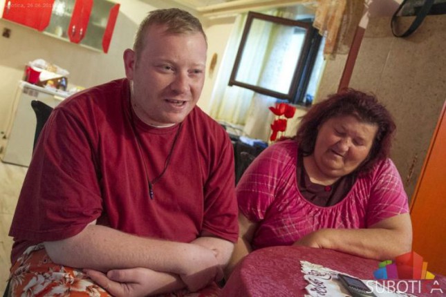 Komšinica maltretira bolesnog momka