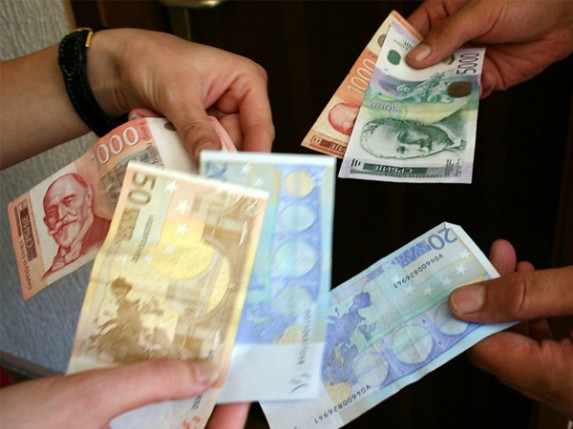 Srednji kurs evra: 117,27 dinara