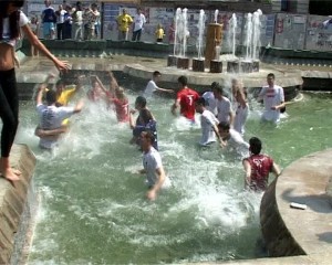 Maturanti proslavljaju...