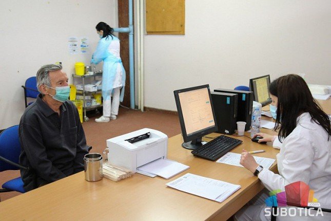 Prepodne "Sinofarm", popodne "Sputnjik V" - revakcinacija "Fajzerom" od sutra