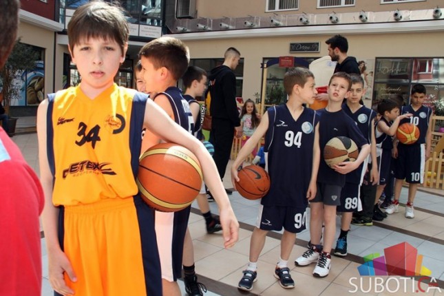Košarka za najmlađe u Galeriji
