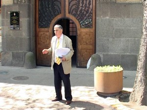 Mujo lopov zahteva isplatu socijalne pomoći od grada