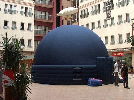 Prenosni planetarijum u centru hotela Galleria