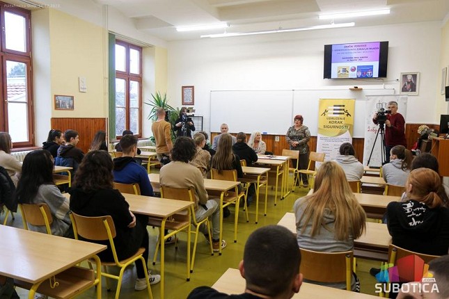 U Politehničkoj školi održana tribina o značaju porodice i reproduktivnog zdravlja